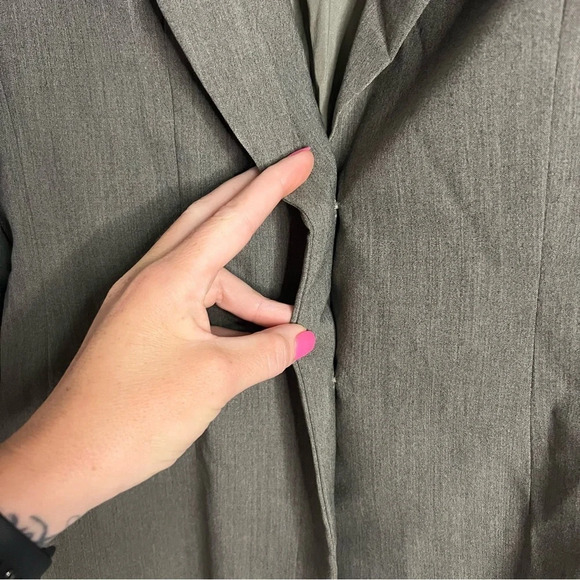 Escada Vintage Gray Button Down Long Wool Pocketed Blazer, Women’s Size 4 - Picture 4 of 10